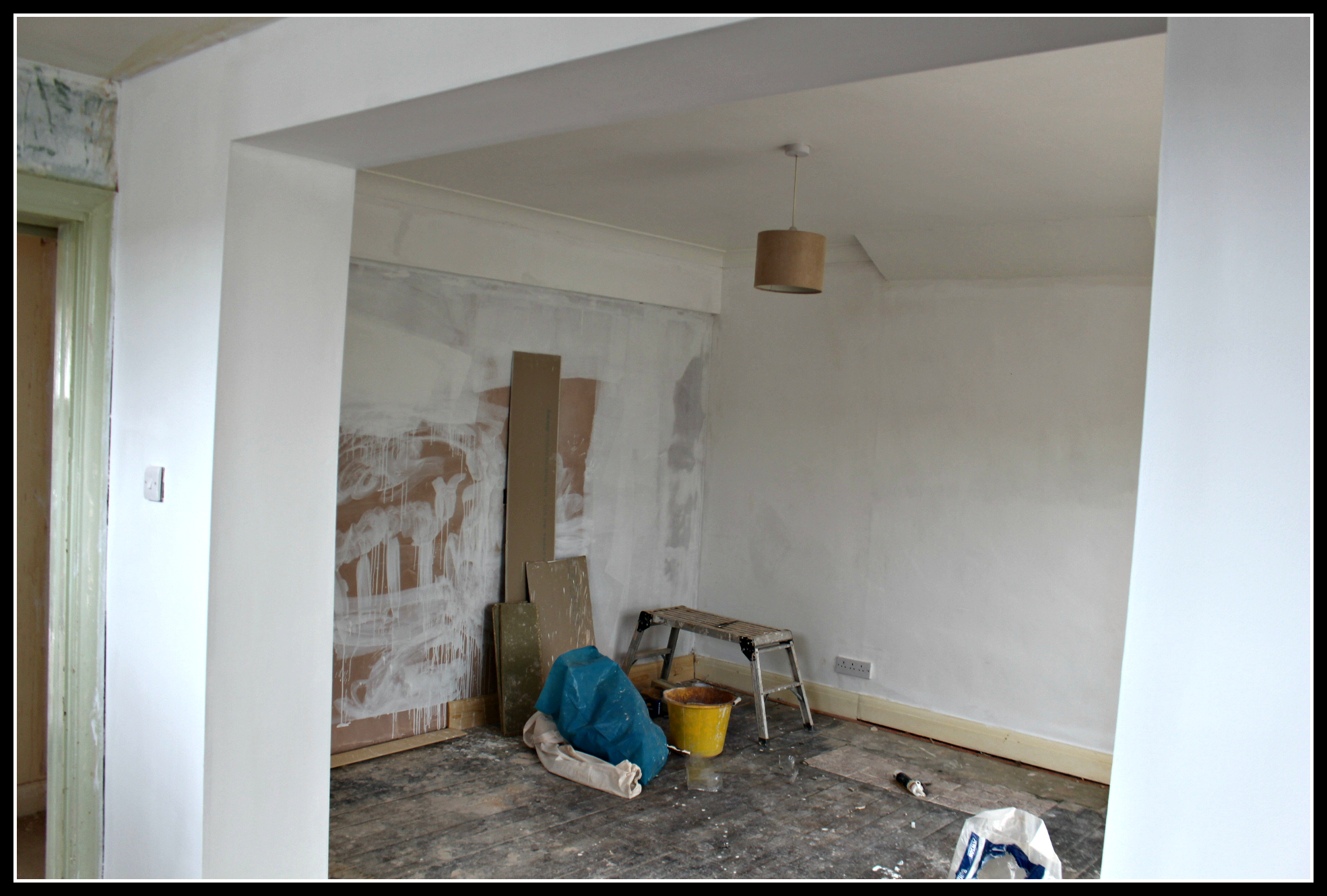 painting and decorating, undercoat, pure brilliant white, home improvement, DIY, kitchen, open plan 