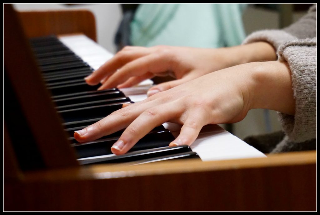 learning piano. piano, after school clubs