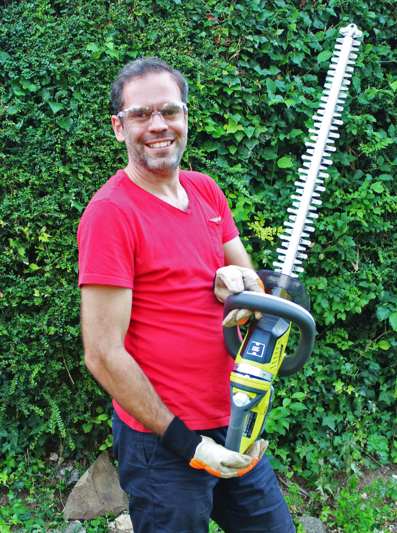 Ryobi cordless hedge trimmer: Up to the task? - Dad Blog UK