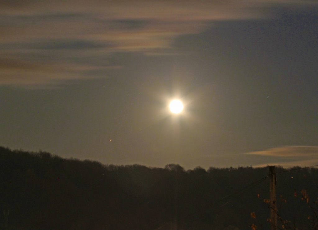 Full moon, moon flare, flaring light, dadbloguk, dadbloguk.com, dad blog uk, school run dad, stay at home dad, #mysundayphoto