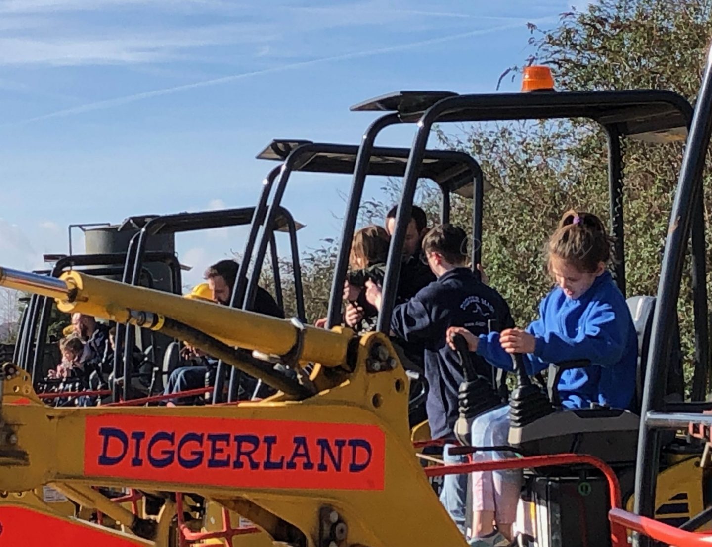 Diggerland, Diggerland kent, Diggerland kent reviews, dad blog, dadbloguk.com, uk dad blog, days out, family days out, Diggerland theme park