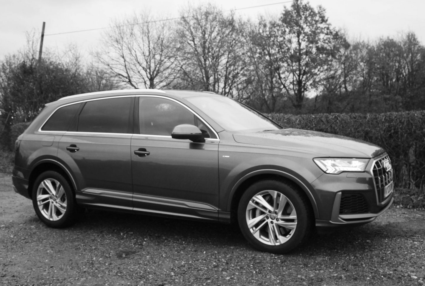 Audi Q7 55 TFSI e quattro in profile