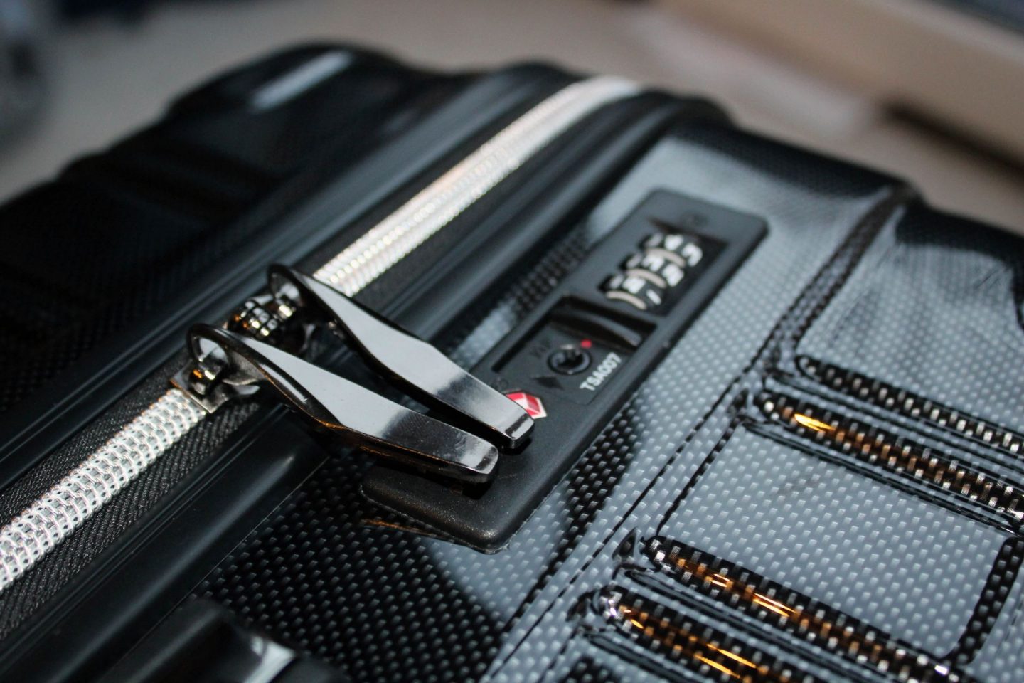 Luggage for families. Image of the integrated lock on the Chicago case.