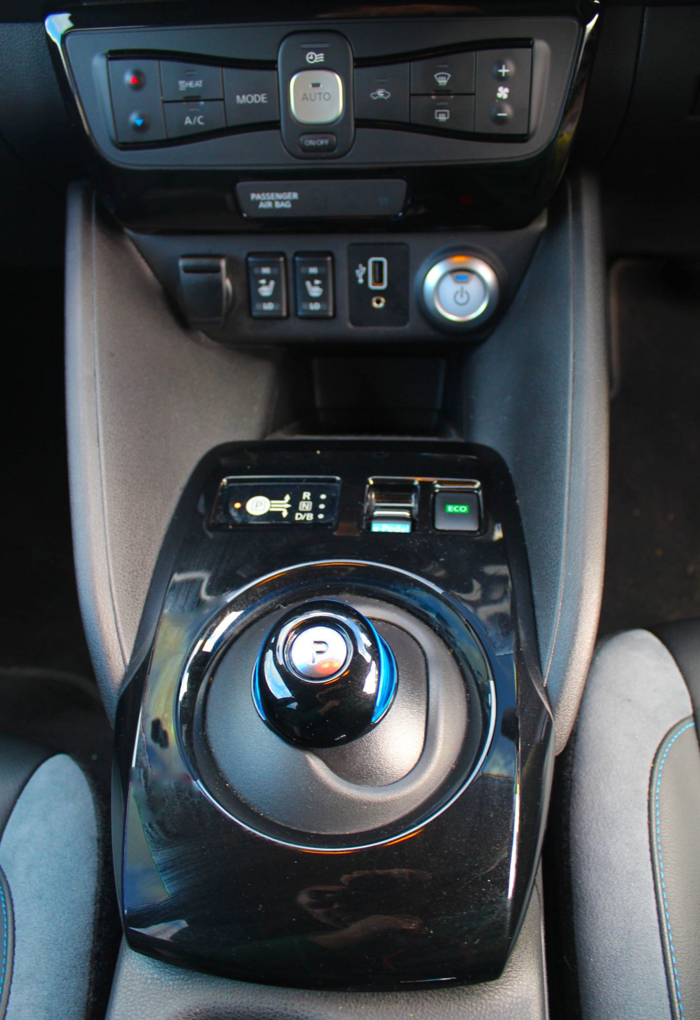 Nissan Leaf central console