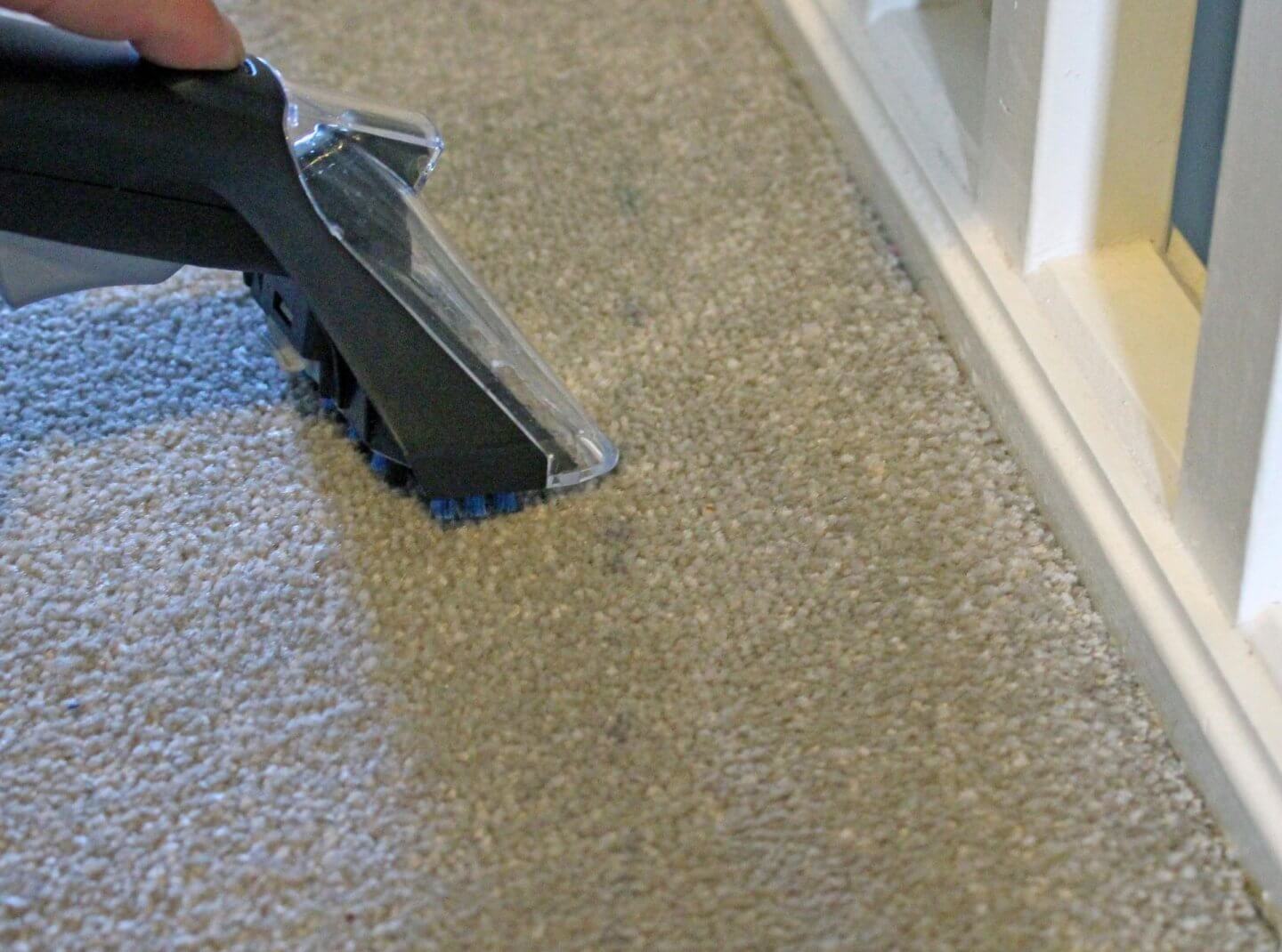 Floor cleaner and clean carpet